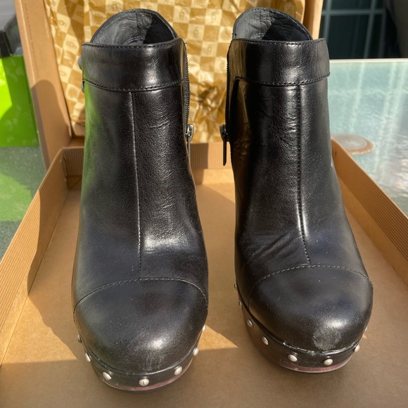 EUC/LIKE NEW UGG AMBROSIA WOODEN PLATFORM BOOTIES - Picture 3 of 8